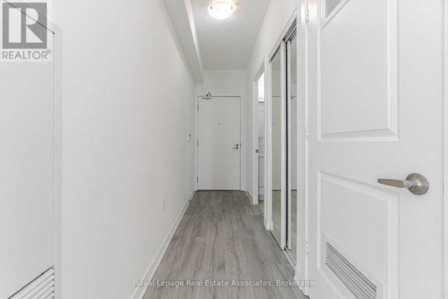 Building Photo - 4677 Glen Erin Dr