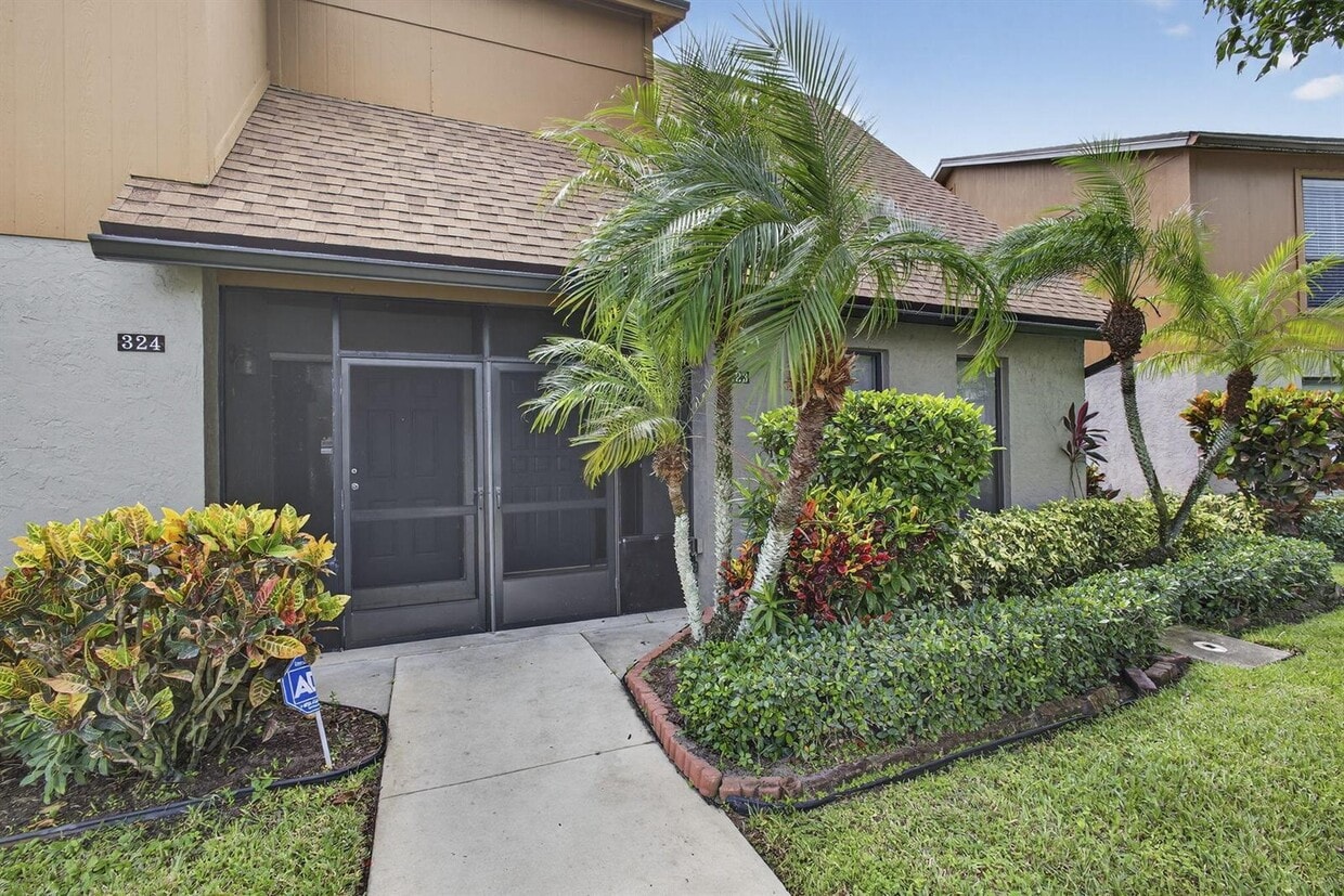 Primary Photo - 323 Sandtree Dr