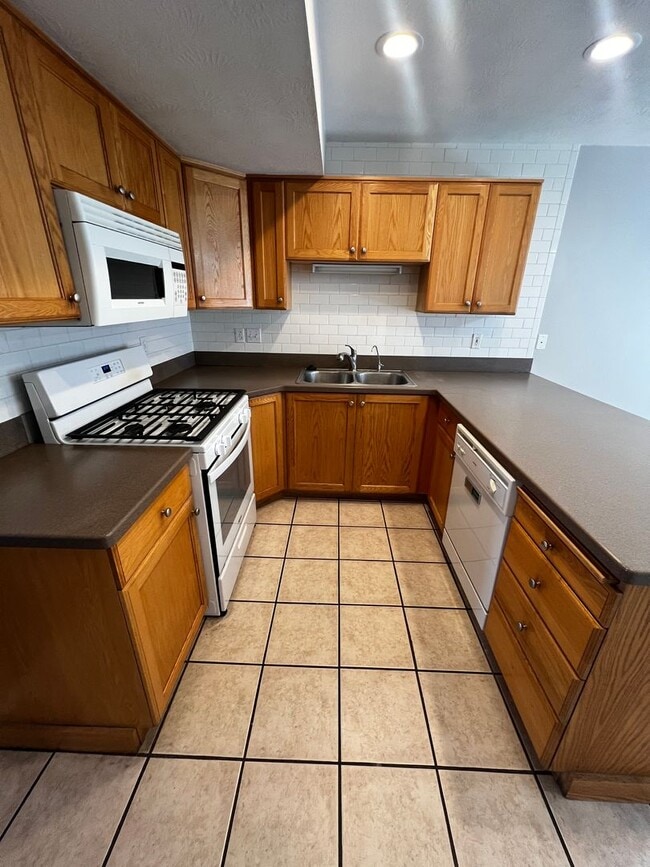 Foto del edificio - 3-bedroom 1.5-bathroom Town home in Chubbuck, Idaho