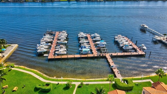 Foto del edificio - 145 Yacht Club Way