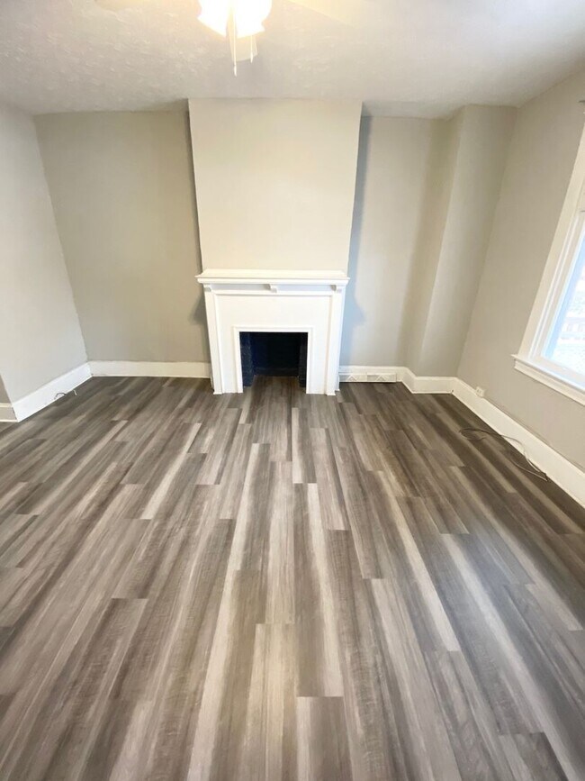 Foto del edificio - Newly Renovated 4 Bedroom, 1.5 Bathroom in...