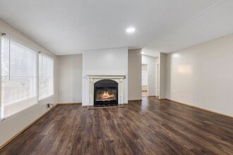 Building Photo - 4460 Grand Oaks Dr