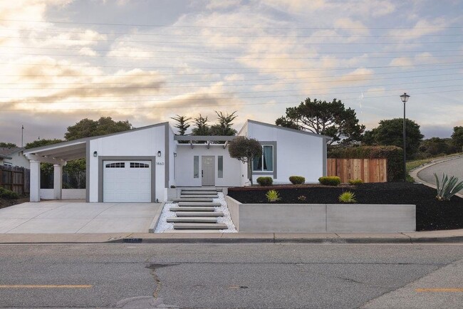 Building Photo - 1460 Mescal St