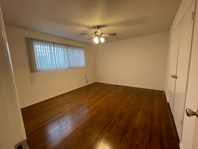 Foto del edificio - 1122 S Clark Dr