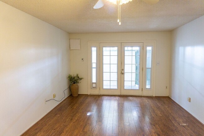 Foto del edificio - AVAILABLE IN FEBRUARY!!