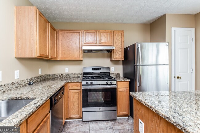 Building Photo - 2760 Lakeside Cir