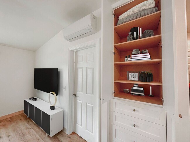 Foto del edificio - New & Modern 1 Bed / 1 Bath on Fire Mountain! 2 Miles to the Beach