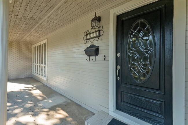 Foto del edificio - 2701 Greenlee Dr