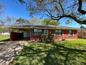 Building Photo - 2515 Douglas Dr