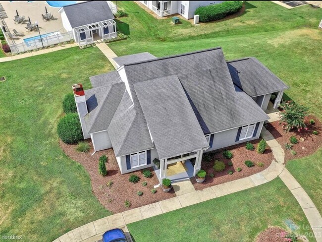 Foto del edificio - 3 br, 2.5 bath Townhome - 915 Emma Kate Court