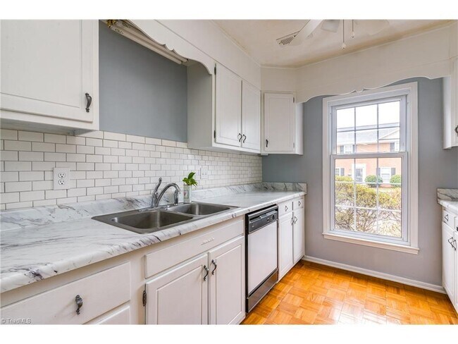 Building Photo - Cozy Home in Sherwood West