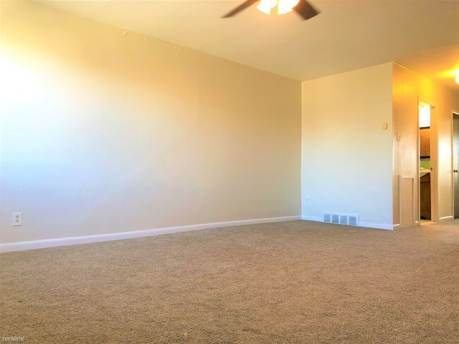 Building Photo - 2 br, 1 bath  - 392 Beverly Blvd Apt A