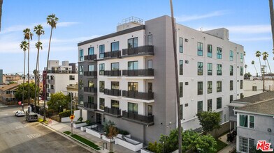Building Photo - 927 Fedora St