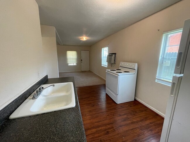 Building Photo - STUDIO UNIT IN SOUTH ABILENE
