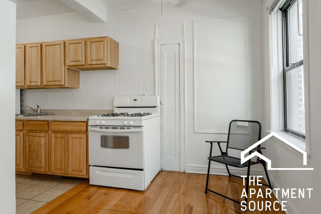 Foto del edificio - 3812 N Pine Grove Ave