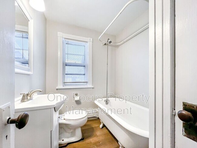 Foto del edificio - 638 1/2 Sixth Ave
