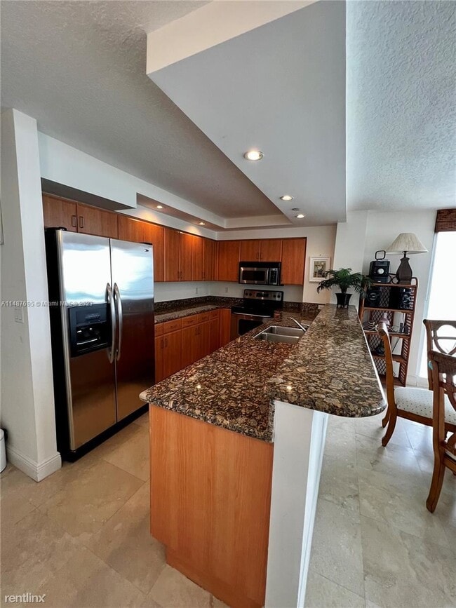 Building Photo - 2 br, 2 bath Condo - 6917 Collins Ave Apt ...