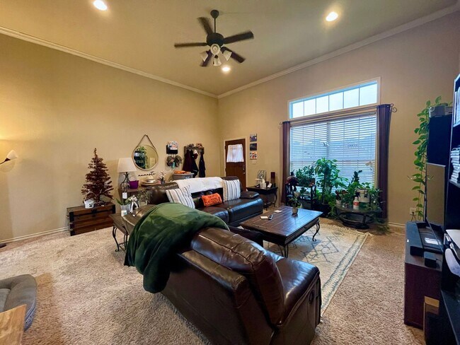 Building Photo - Wonderful 2 Bed 2 Bath Townhome! August 20...