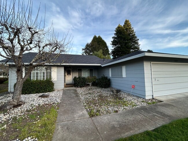 Building Photo - 2bd/2ba home in Oakmont's 55+ adult Community