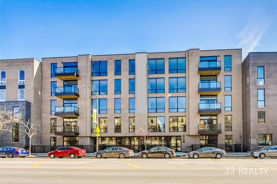 Foto principal - High End, All New Lakeview Mid-Rise! Condo...