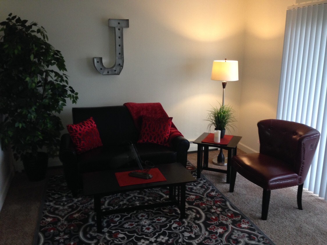 Foto principal - 2225 N Reynolds Rd
