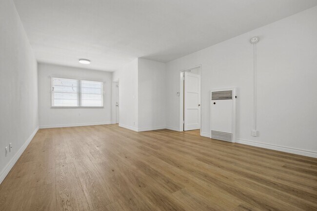 Building Photo - 1034 5th St