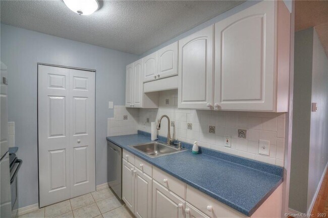 Foto del edificio - 86 Buddington Rd