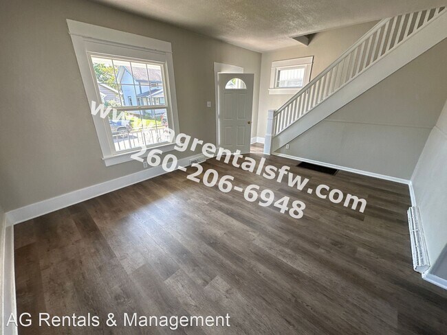 Building Photo - 3 br, 1 bath House - 453 E Wildwood Ave