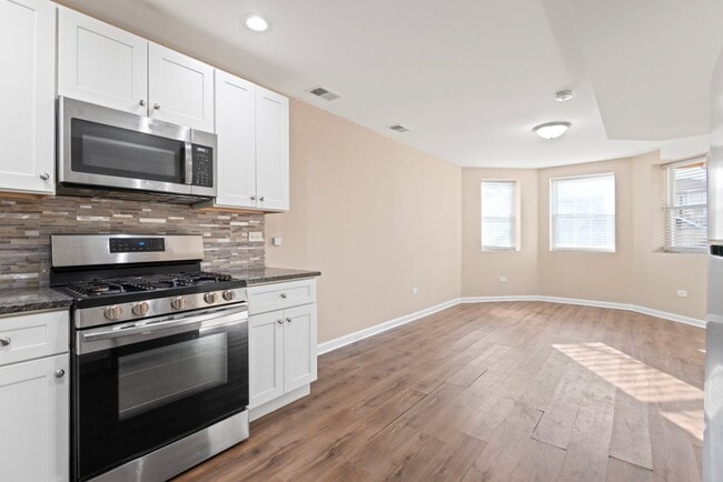 Building Photo - 2315 S 59th Ct