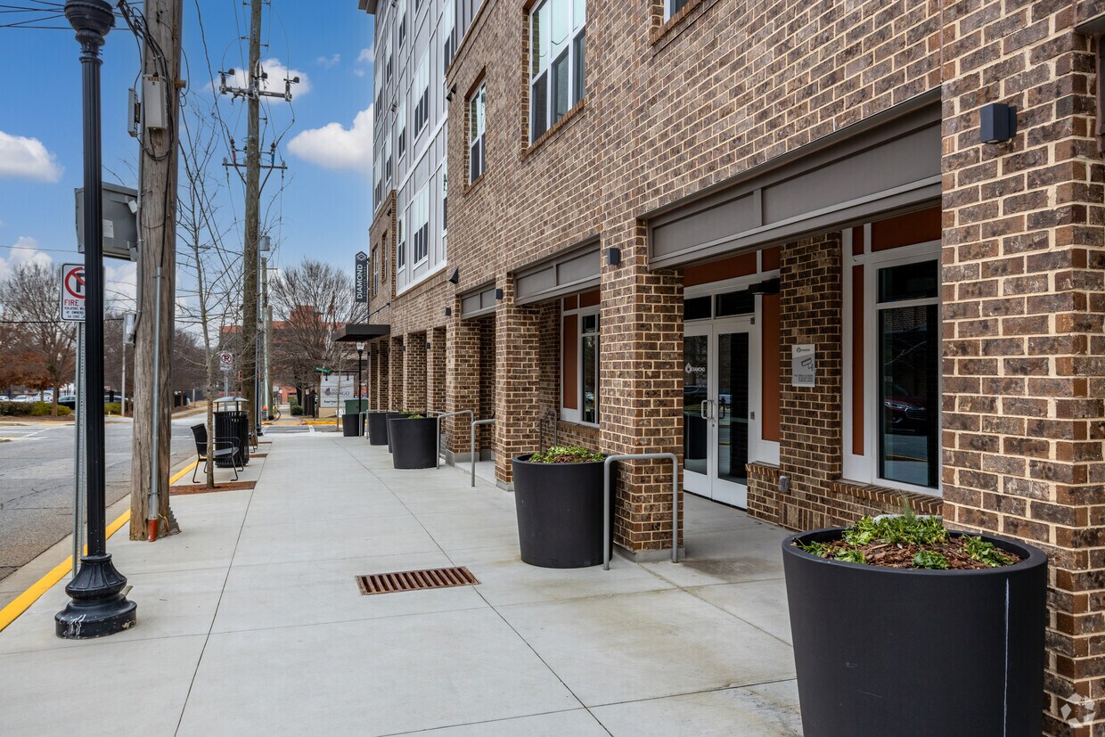 Foto del edificio - Diamond College Park Apartments