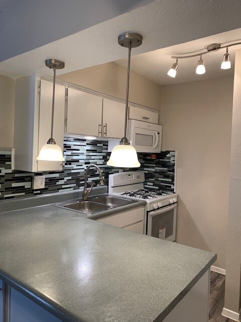 Foto del edificio - 1228 Cavender Dr