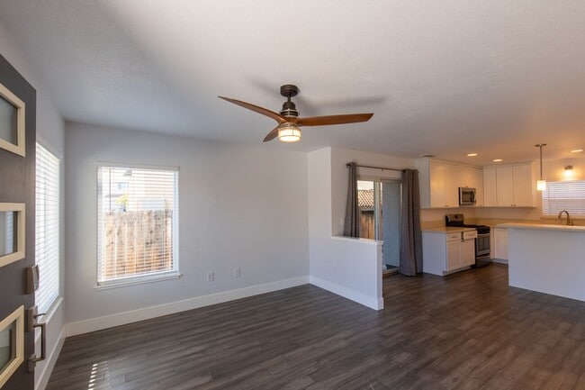 Building Photo - Contemporary Townhouse in Midtown Reno