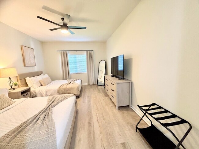 Foto del edificio - 8267 Mulligan Cir