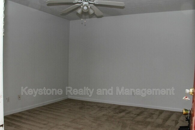 Foto del edificio - 1375 Thompsonville Ln