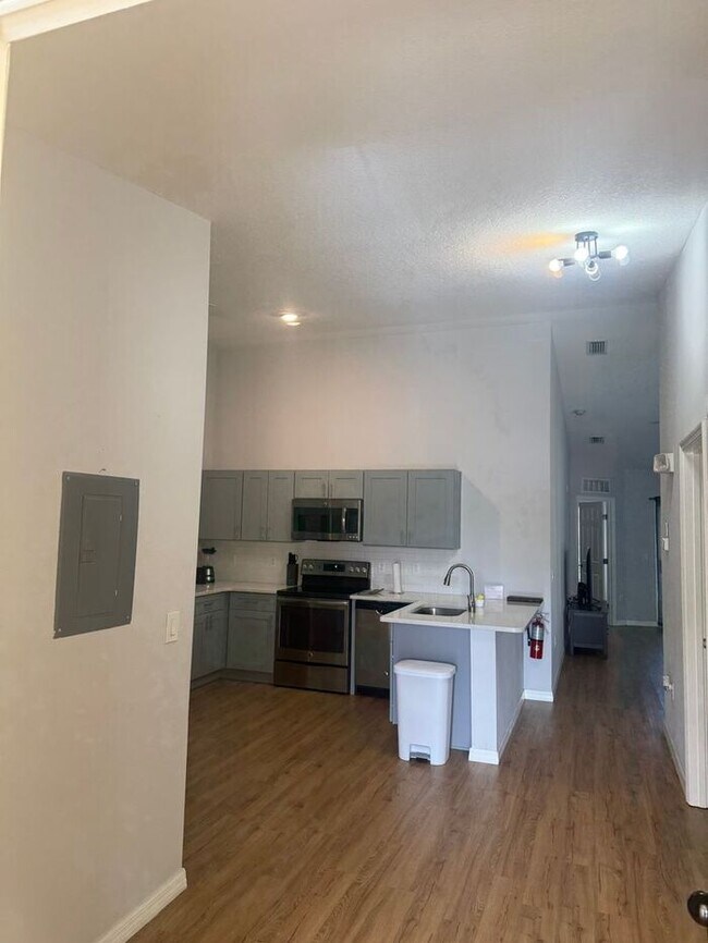 Foto del edificio - FREE RENT!!!Condo at Club Cortile, Luxury Condominiums and Townhomes.