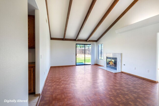 Foto del edificio - Corner Lot 4BR with Vaulted Ceilings & Big Yard