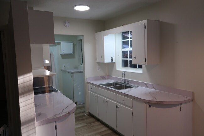 Foto del edificio - 217 SW 11th Ct