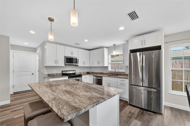 Building Photo - 1472 Byram Dr