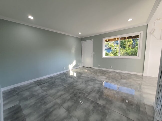 Building Photo - 306 S Avenue 57