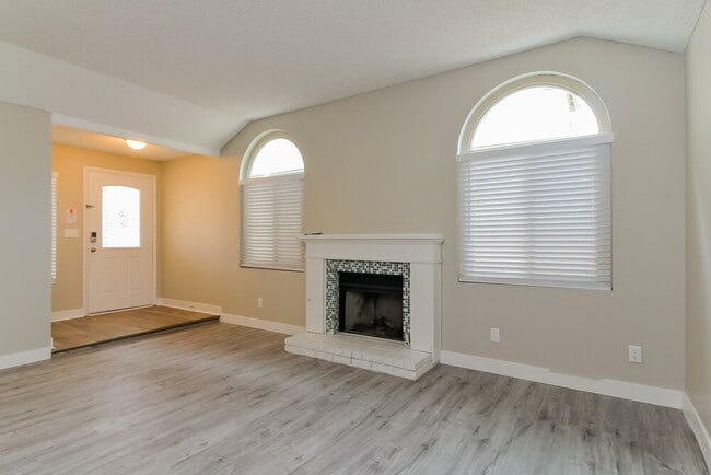 Building Photo - 129 Primero Way