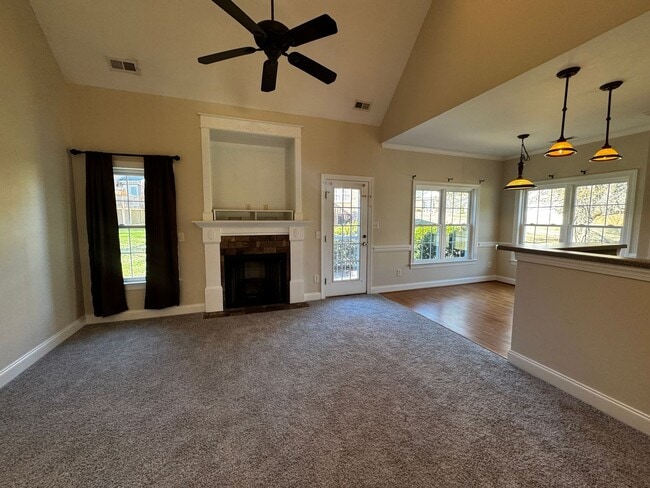 Building Photo - 181 New Hampshire Ct