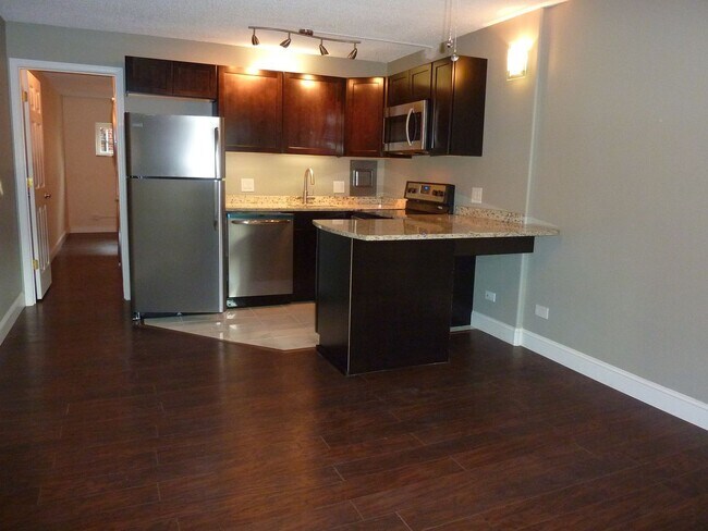 Building Photo - Premium One-Bedroom Condo Near UTK – Walk ...