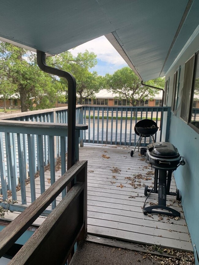 Foto del edificio - Pinecrest Fourplex