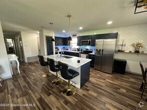 Building Photo - 724 Ixora Ave