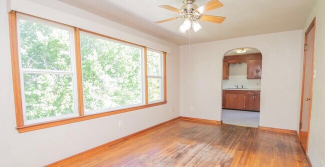 Sala de estar - 308 W Ashley St