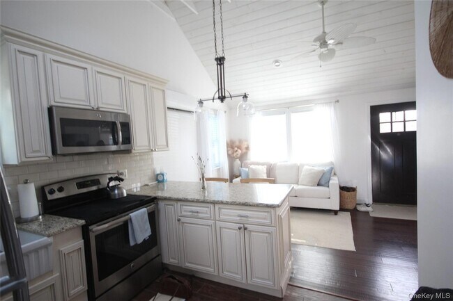 Building Photo - 49 Fanning Ave