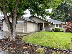 Building Photo - 890 Westrop Dr