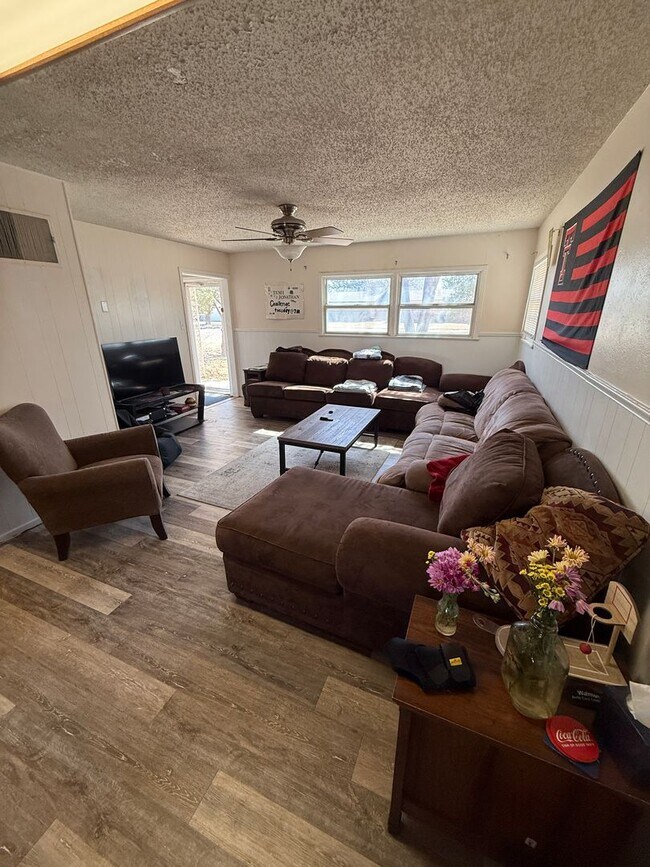 Foto del edificio - Pre Leasing for fall 2026! 5 bedroom 2 bath by LCU!