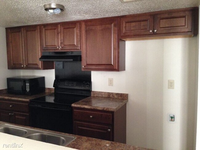 Foto del edificio - 2 br, 1.5 bath Townhome - 2833 Fayette St