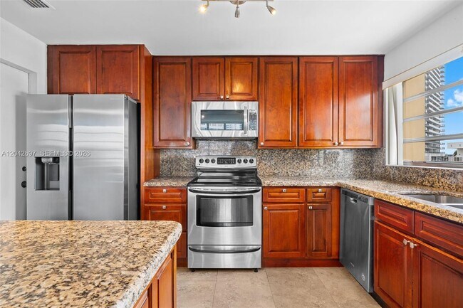 Building Photo - 1817 S Ocean Dr